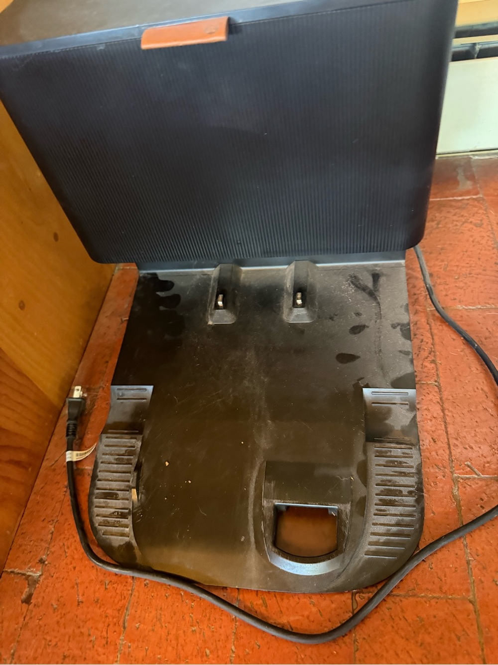 Like new Roomba Black Robot Vacuum and Docking Station - Picture 3 of 7